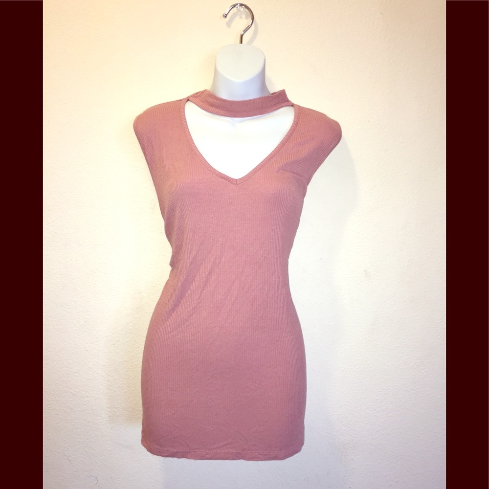 Keyhole top